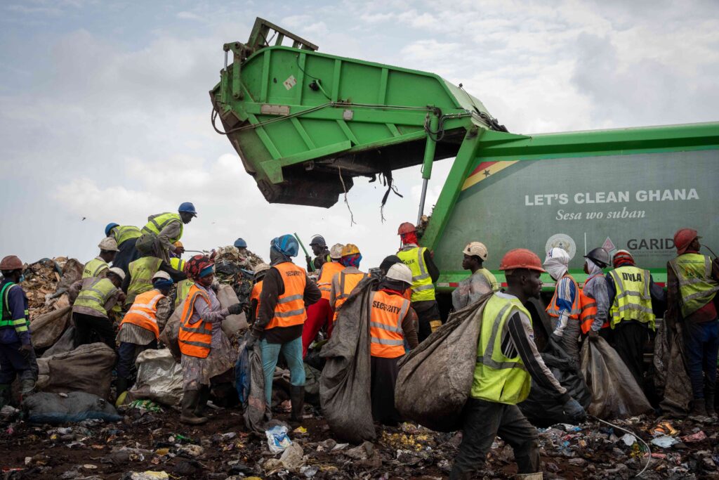 Tema landfill in Accra (SourceMaterial)